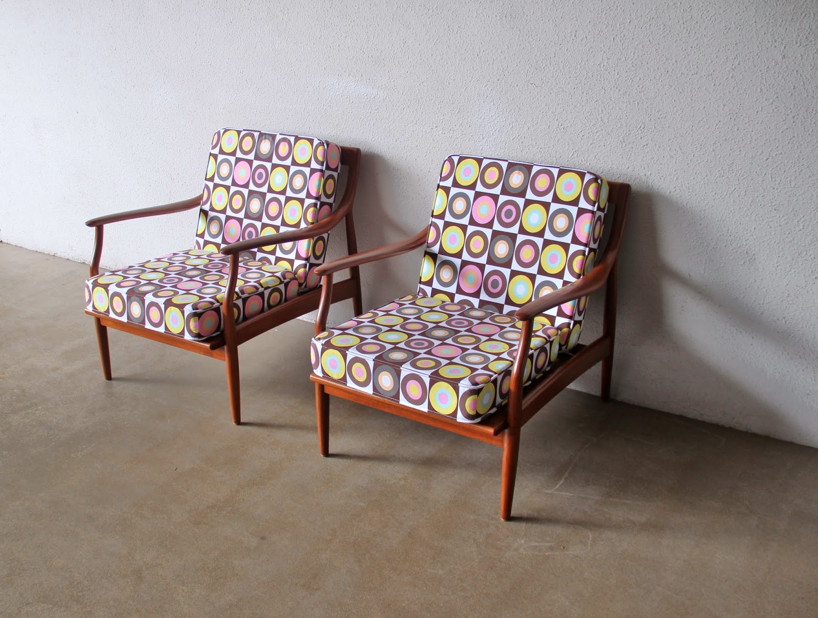 armchair in etro fabric circle