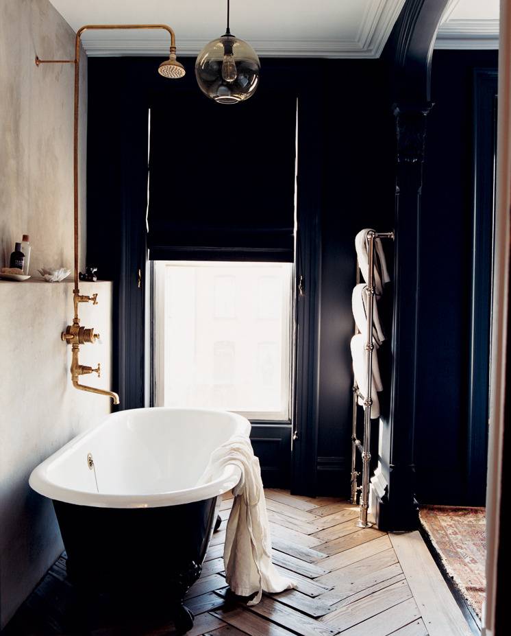 jenna-lyons-totally-modern-timelessness-jenna-lyons-black-and-white-bathroom-51f781d39ac35fe56bcf6985-w1000_h1000