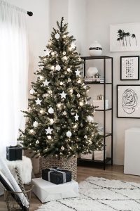 8a1e6e4bf869aa0ce4700de1a97b9717--ikea-christmas-tree-scandinavian-christmas-trees